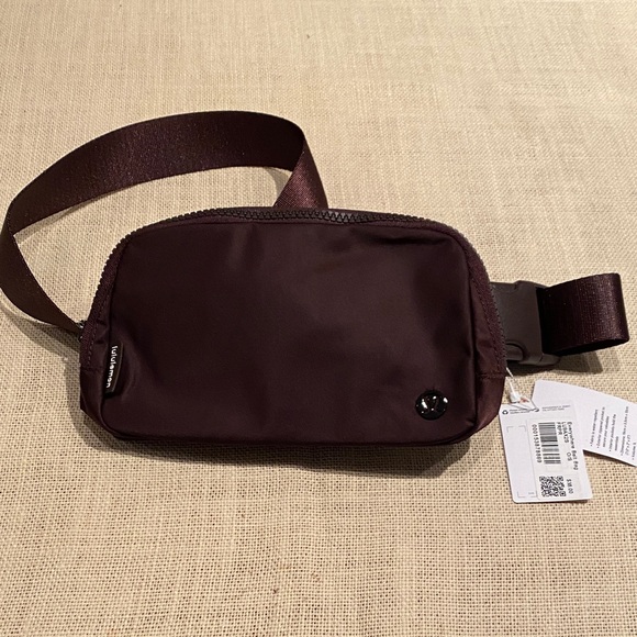NWT Lululemon Everywhere Belt Bag 1L - Picture 1 of 6